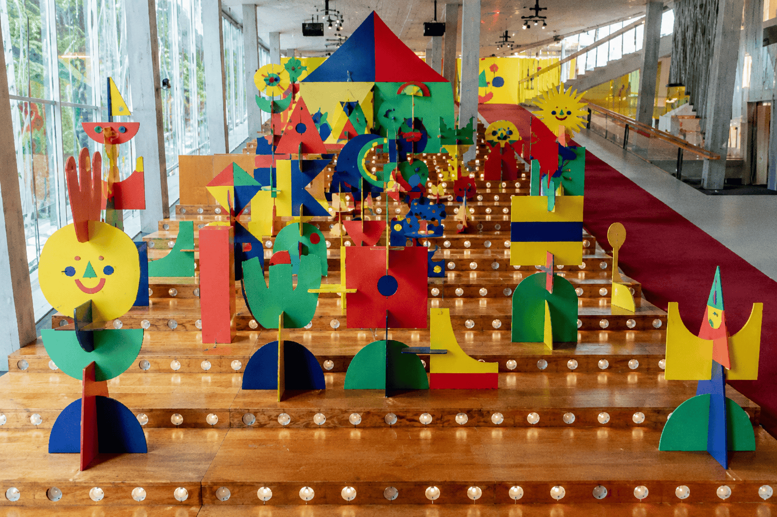 The Grand Summer Hut brings playful art to Kunsthal Explore Teuntje Fleur’s colourful and interactive Grand Summer Hut at Kunsthal Rotterdam, open until 30 August 2026.